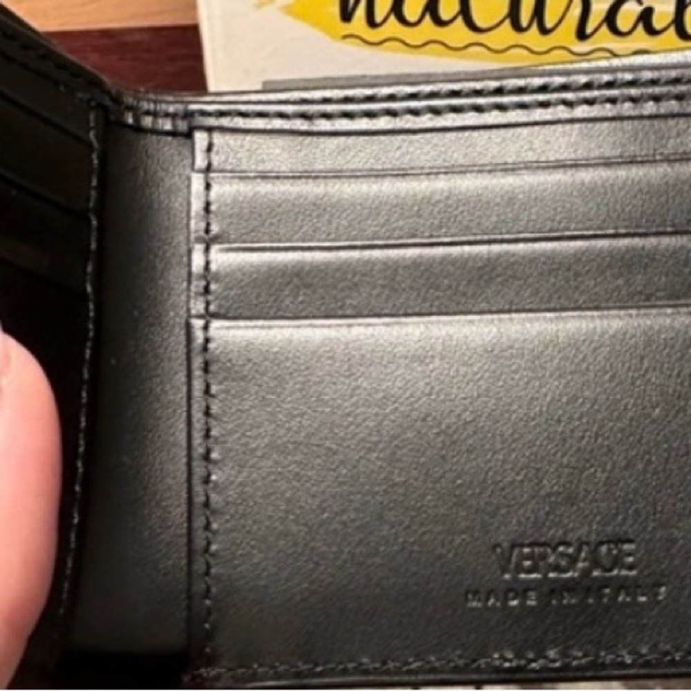 Versace wallet - Picture 2 of 4